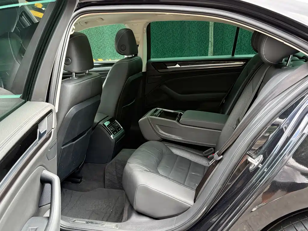 Volkswagen Phideon — миниатюра 6