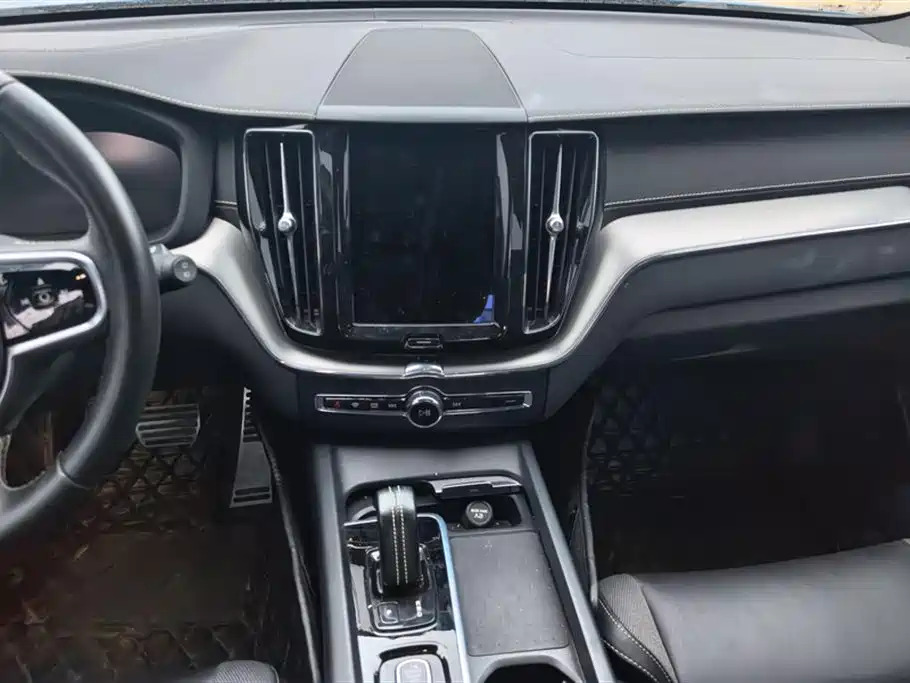 VOLVO XC60 PLUG IN HYBRID