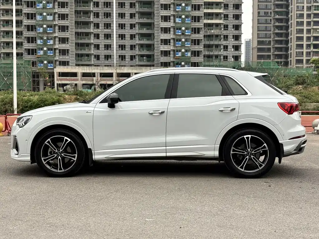 Audi Q3 - фото 7
