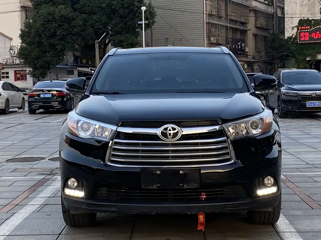 TOYOTA HIGHLANDER