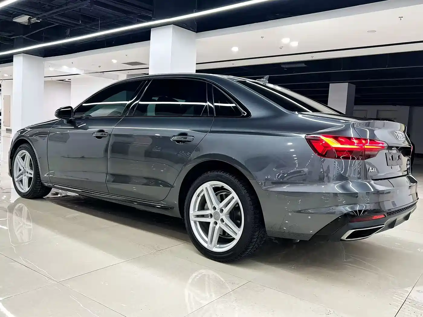 Audi A4L 2023 Silver/gray из Китая, фото 4