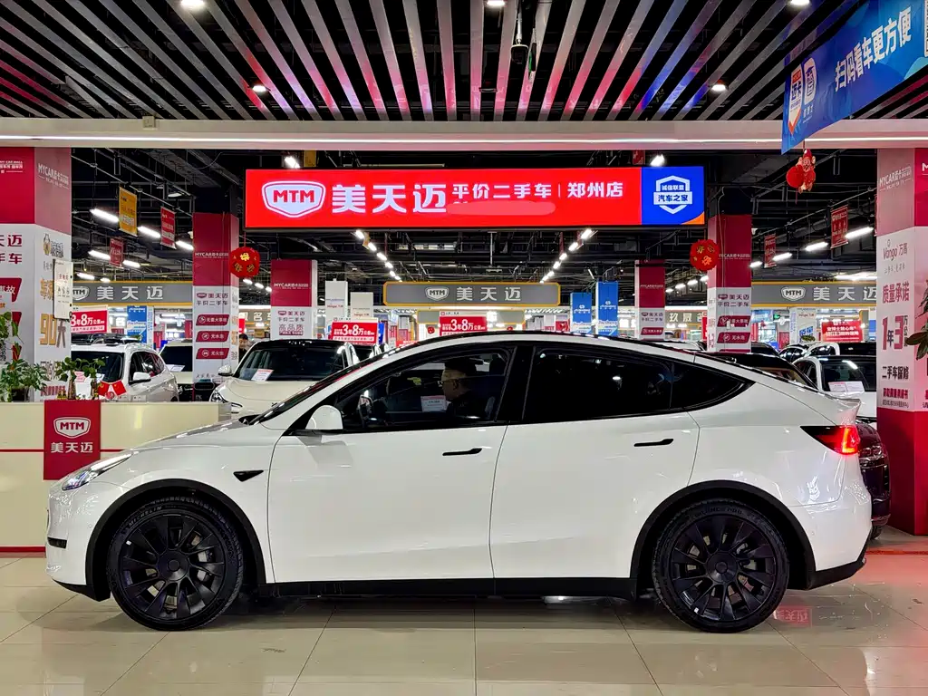 TESLA MODEL Y