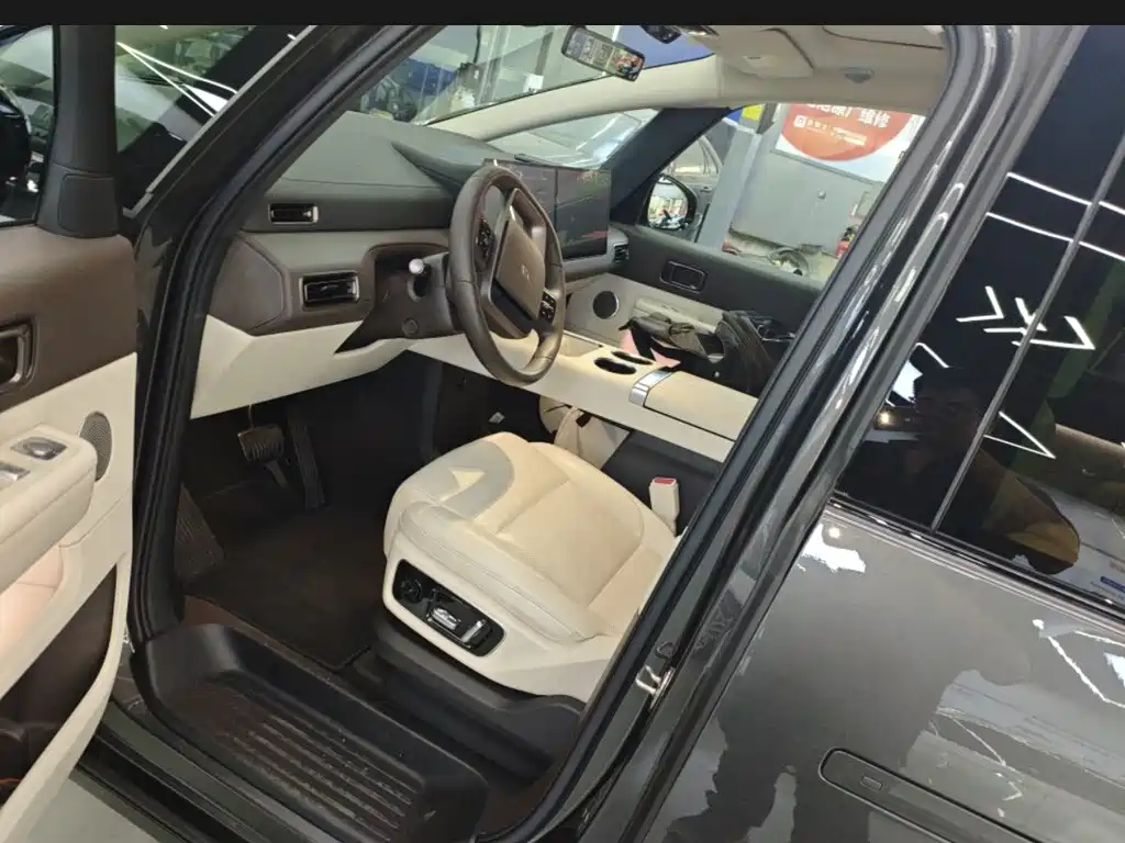 Li Auto Li MEGA — миниатюра 2