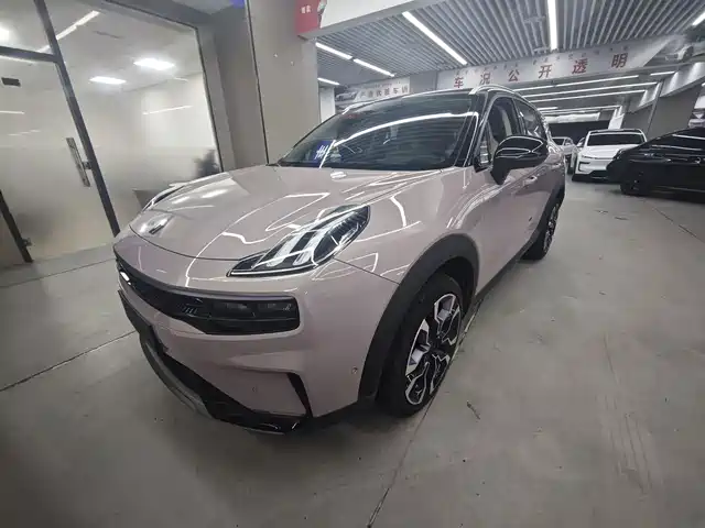2021 Lynk & Co 06