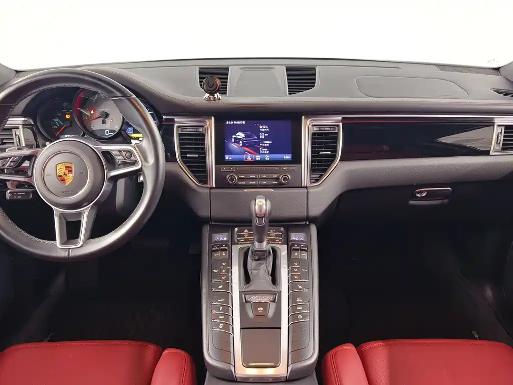 Porsche Macan — миниатюра 10