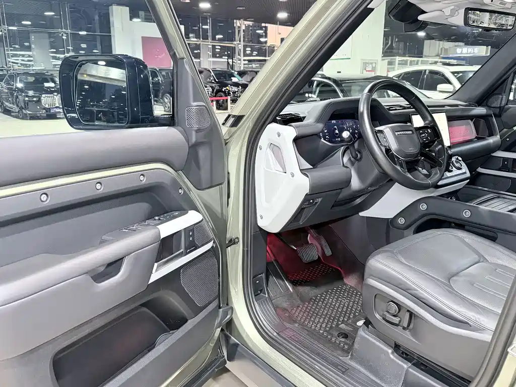 Land Rover Defender — миниатюра 3