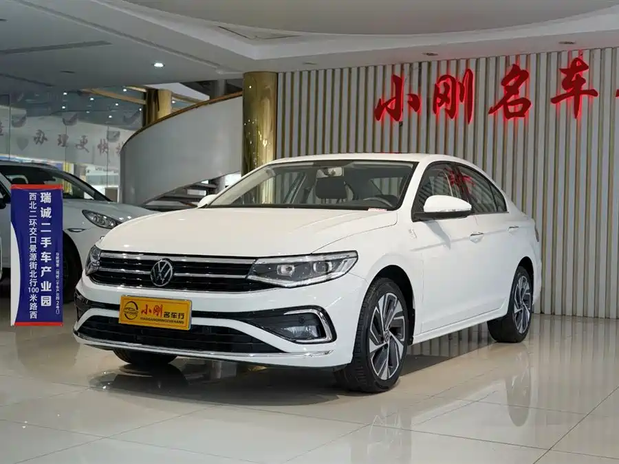 VOLKSWAGEN BORA