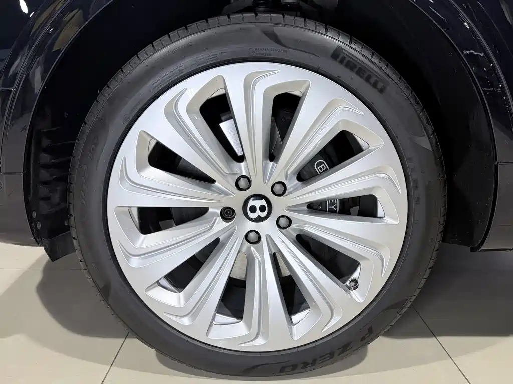 Bentley Bentayga — миниатюра 26