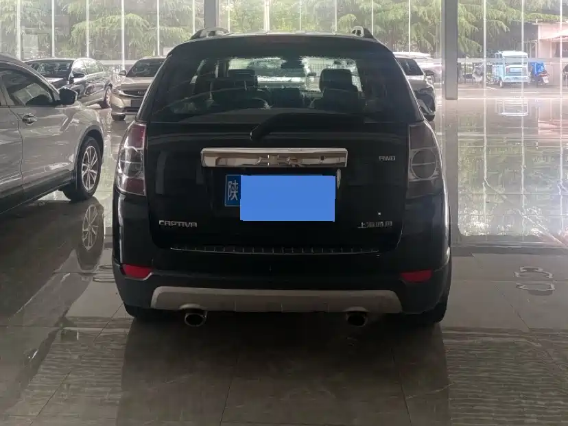Chevrolet Captiva 2013 2.4L 7 мест