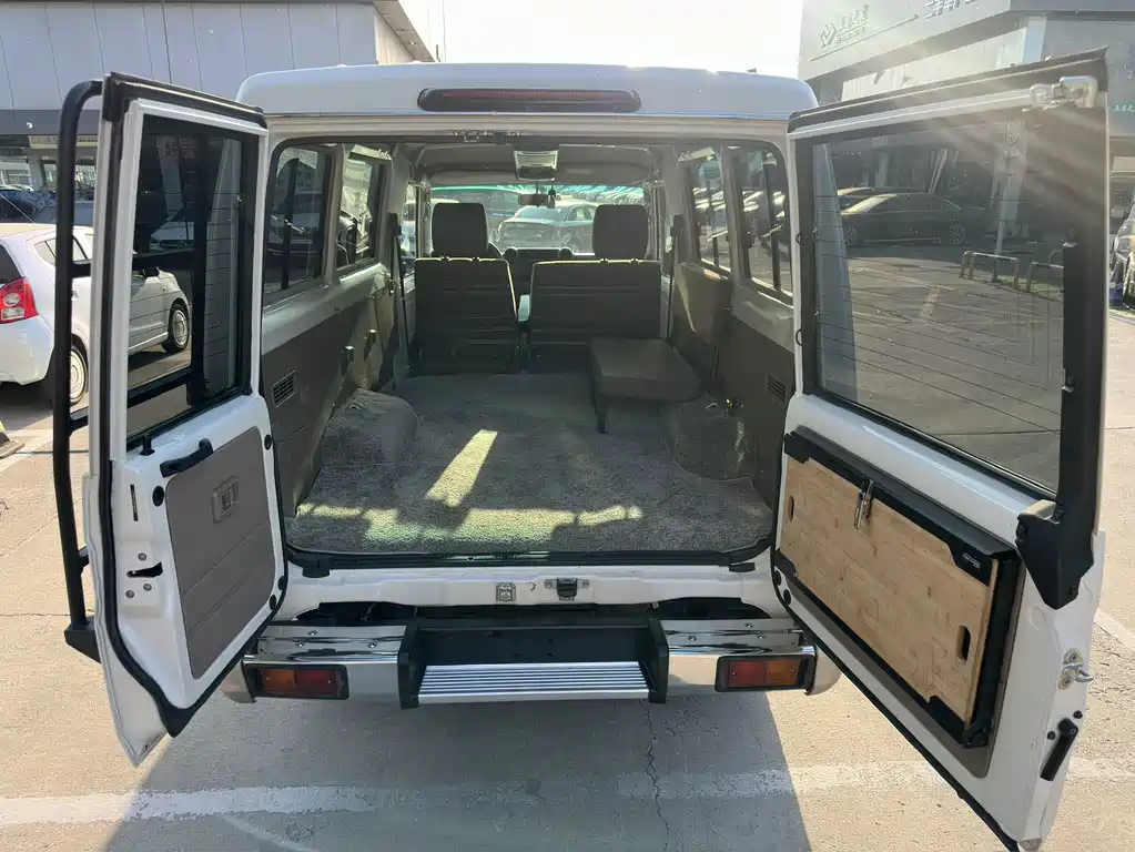 Toyota Land Cruiser LC78 2024 4.0L MT