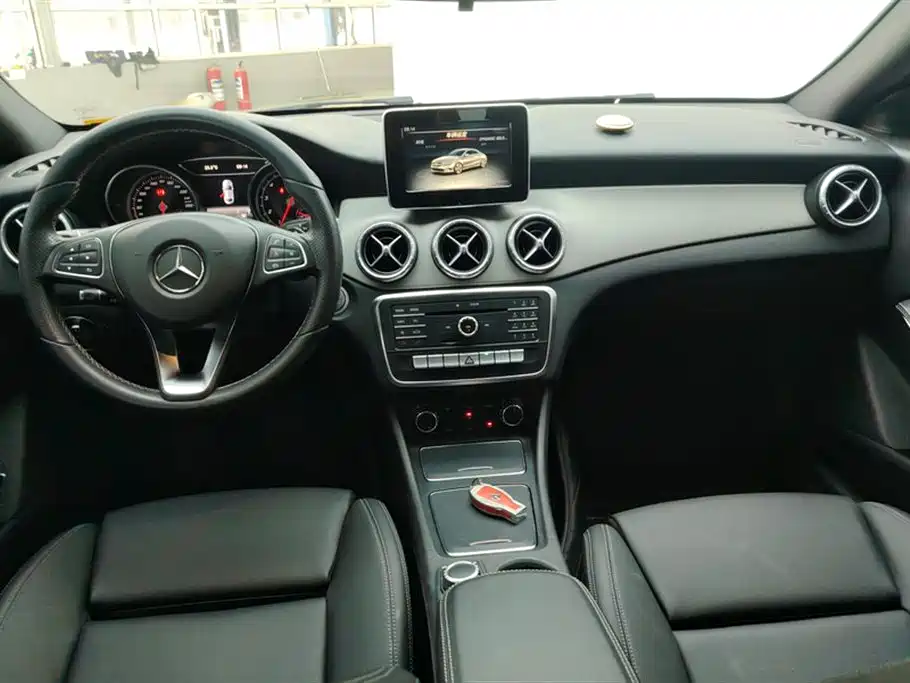 MERCEDES-BENZ CLA