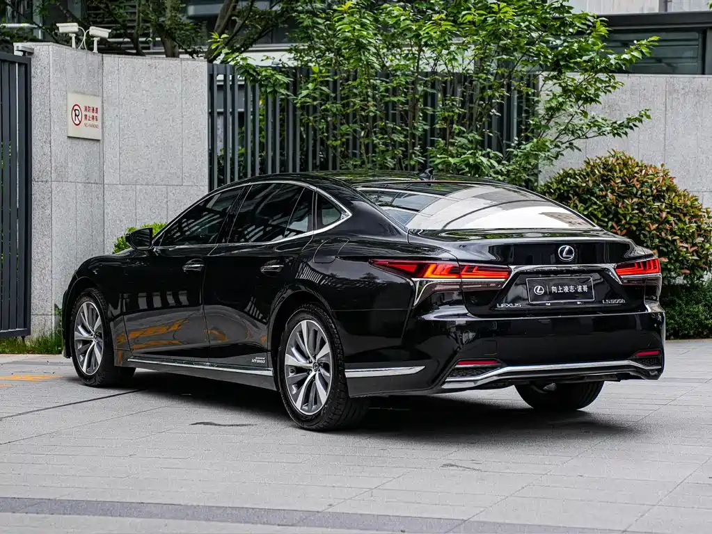 Lexus LS 2018 500h V