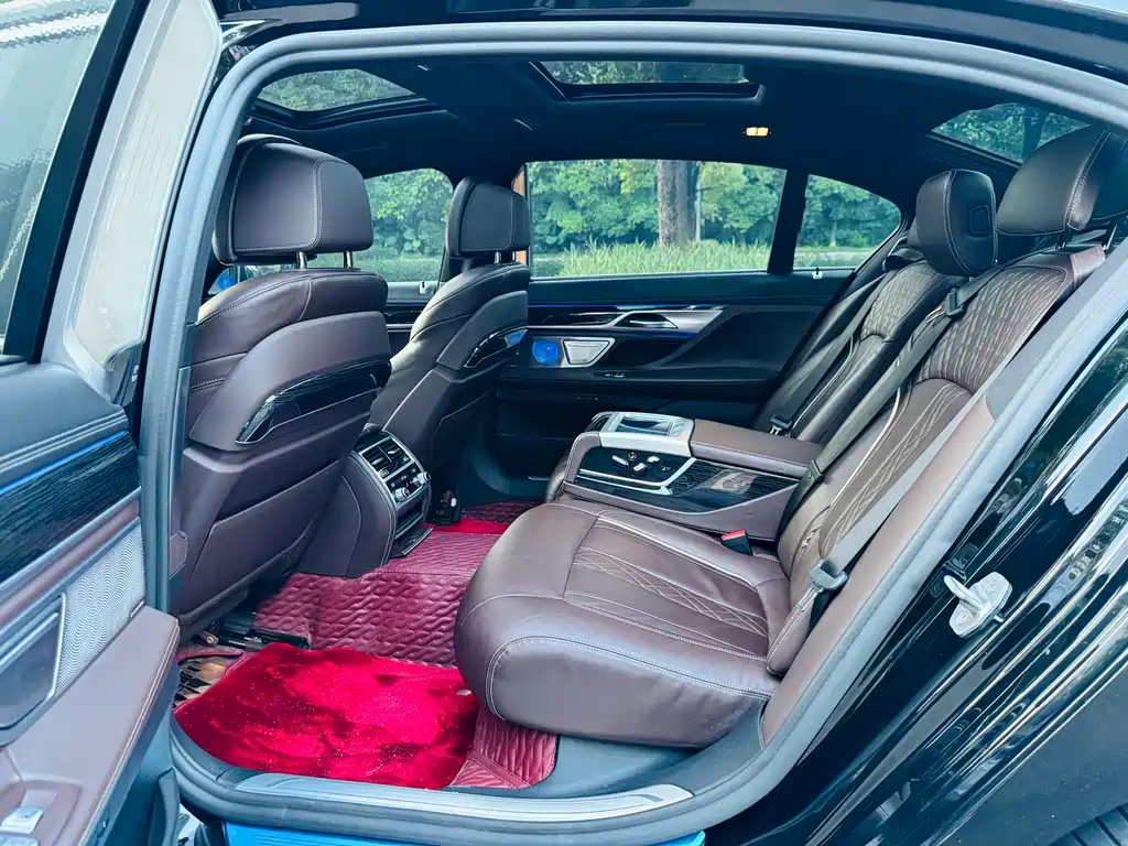 BMW 5 Series — миниатюра 6