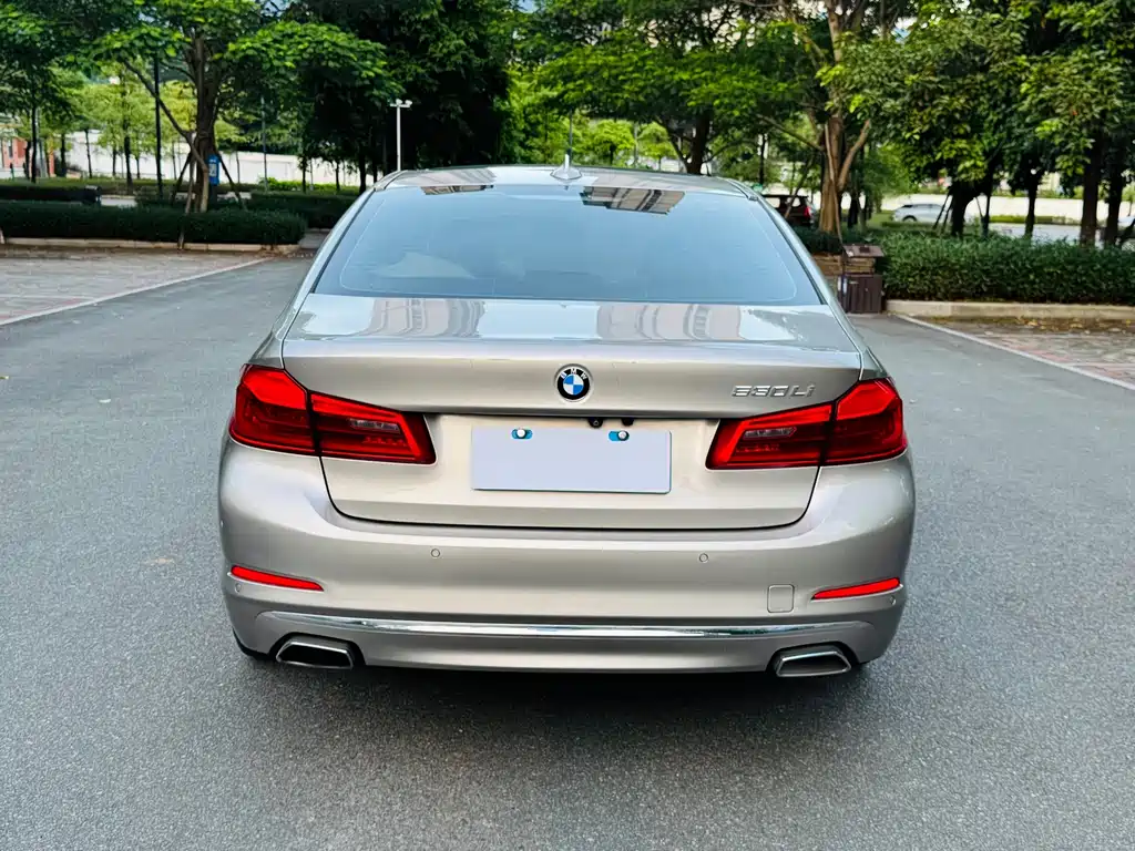BMW 5 Series — миниатюра 8