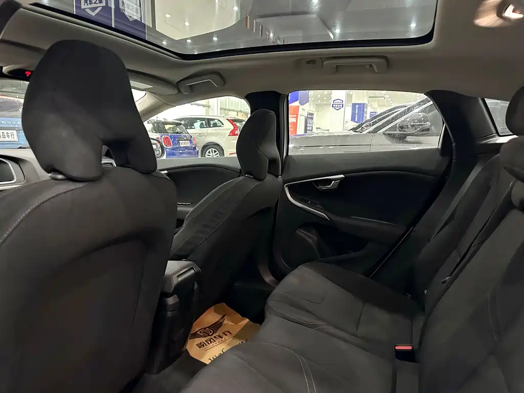 Volvo V40 — миниатюра 11