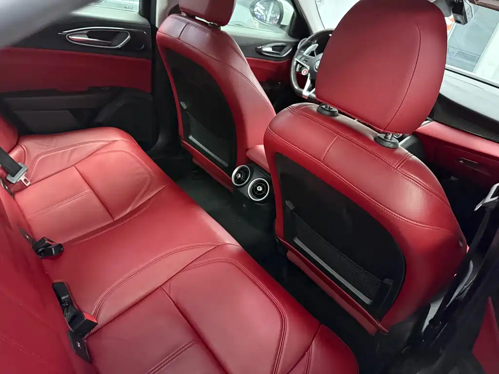 Alfa Romeo Giulia — миниатюра 13