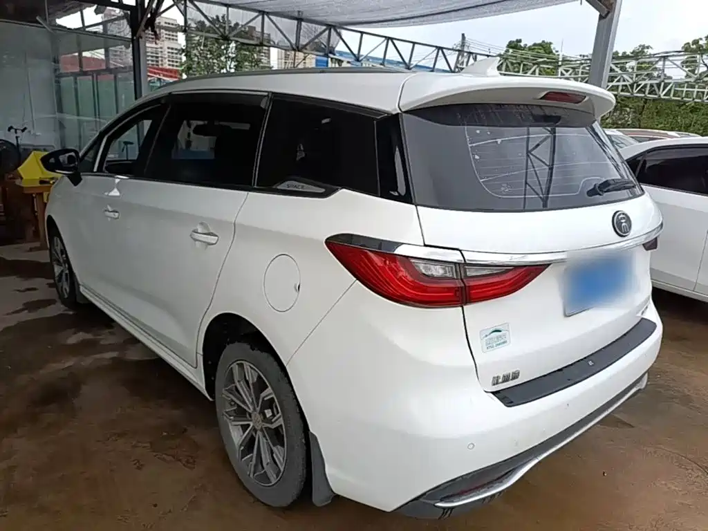 BYD MAX — миниатюра 5