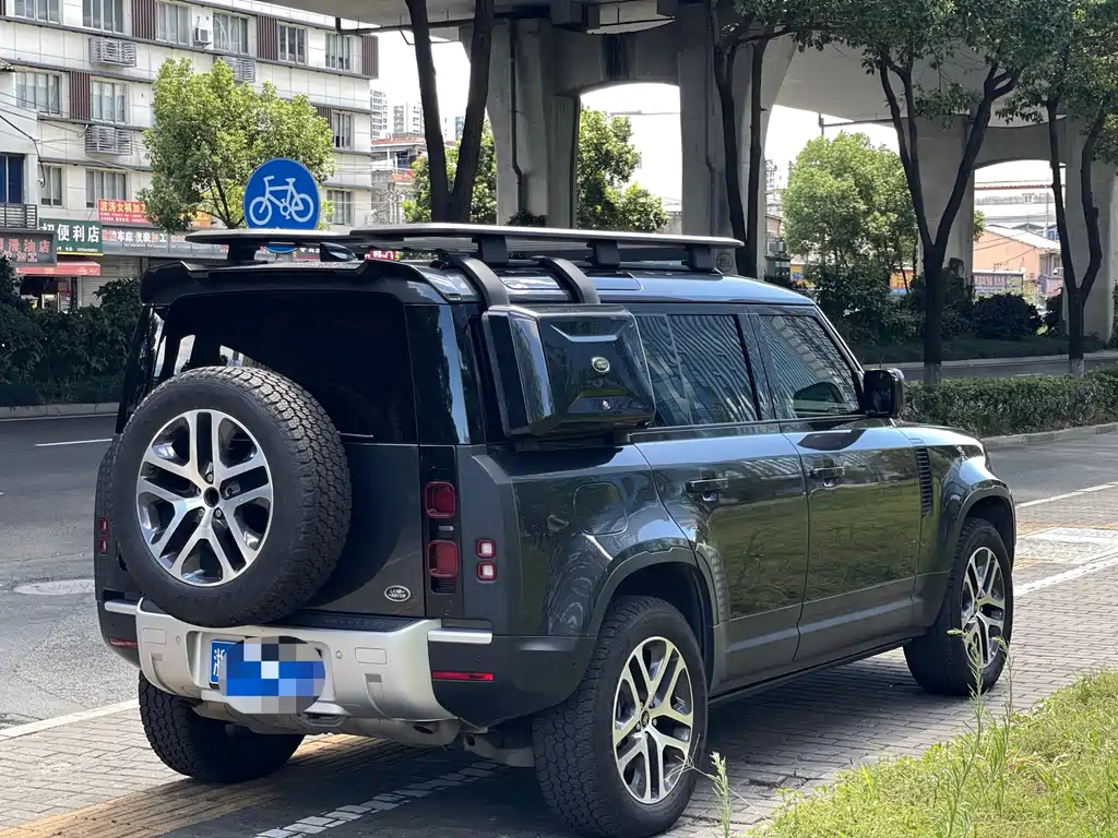 LAND ROVER DEFENDER