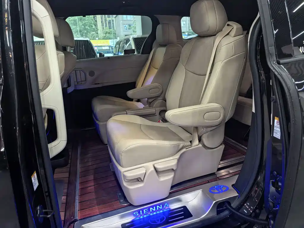 Toyota Sienna — миниатюра 11