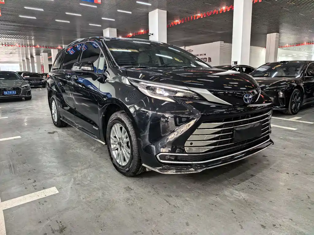 Toyota Sienna — миниатюра 3