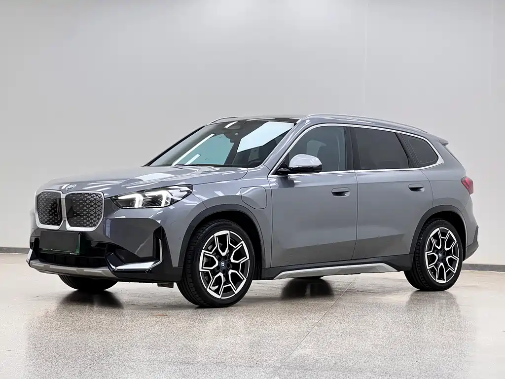 BMW iX1