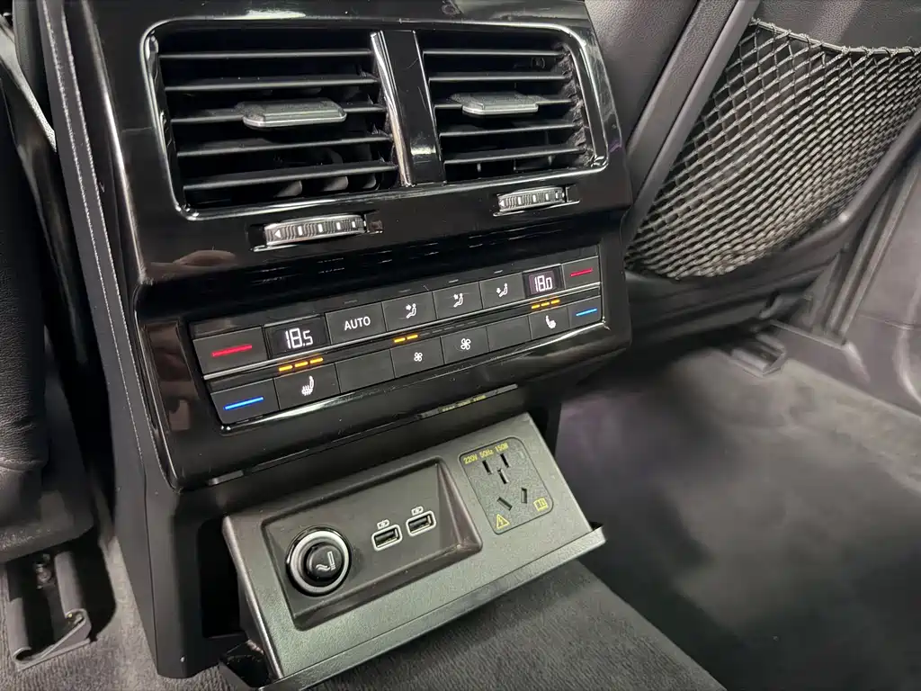 Volkswagen Touareg — миниатюра 16