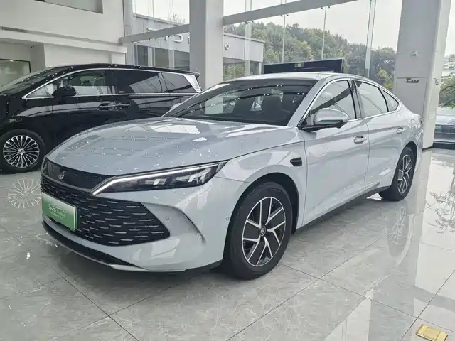 BYD QIN L 2025