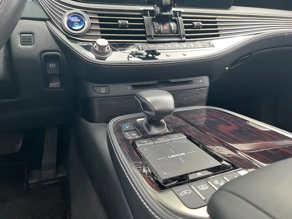 Lexus LS — миниатюра 10