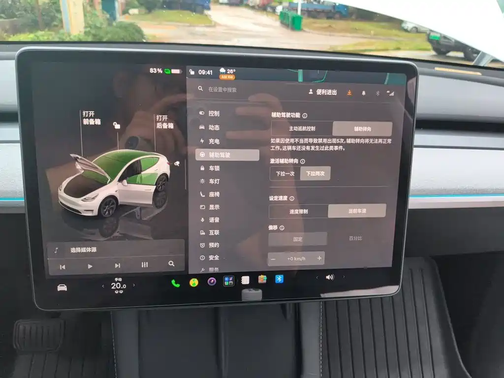 Tesla Model Y — миниатюра 20