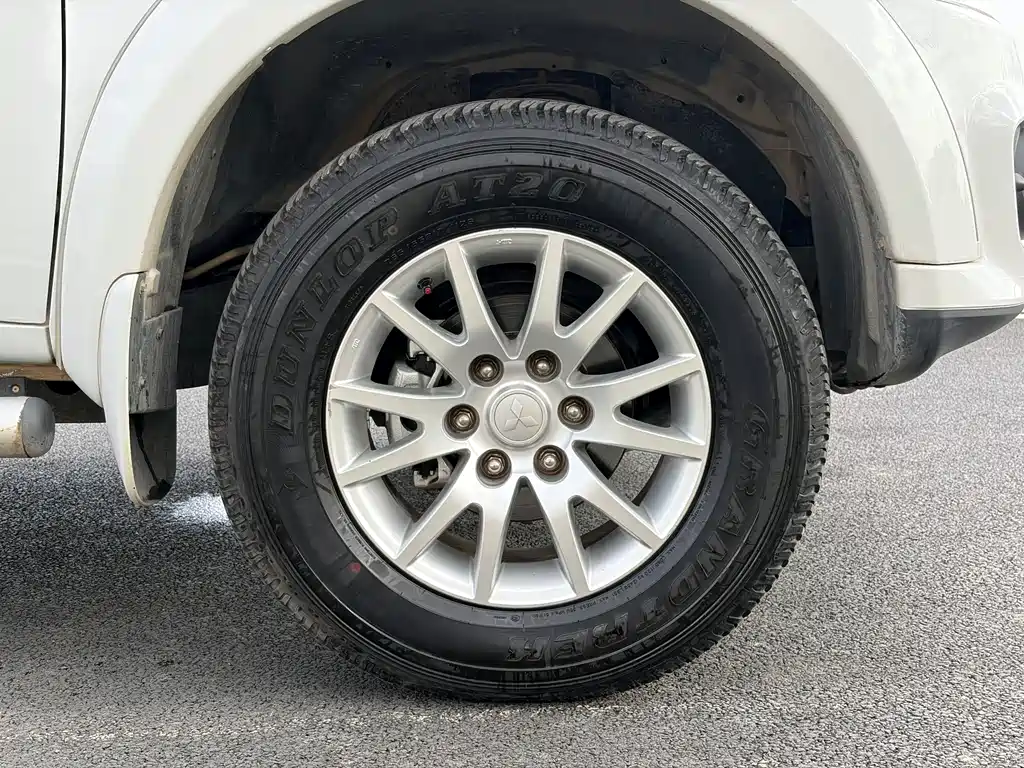 MITSUBISHI PAJERO JINCHANG