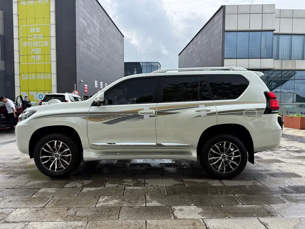 Toyota Land Cruiser Prado 2023 4.0L