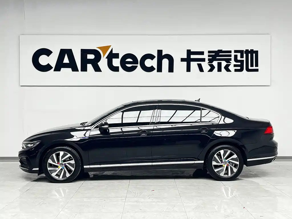 VOLKSWAGEN MAGOTAN GTE PLUG IN HYBRID