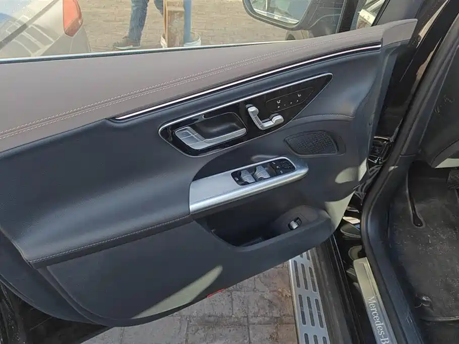 MERCEDES-BENZ EQE SUV