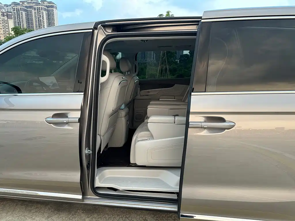 Roewe iMAX8 New Energy — миниатюра 21
