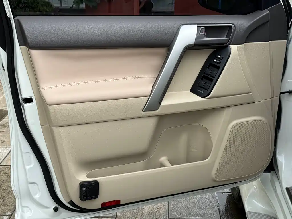 Toyota Land Cruiser Prado 2023 4.0L
