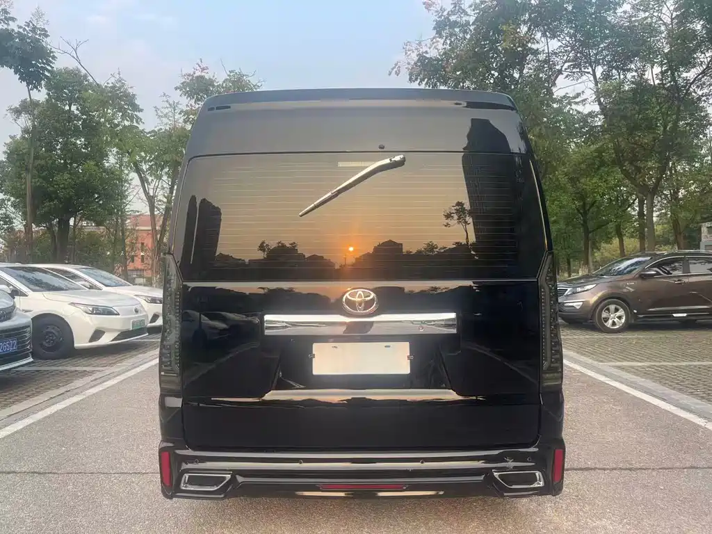 Toyota Hiace — миниатюра 5