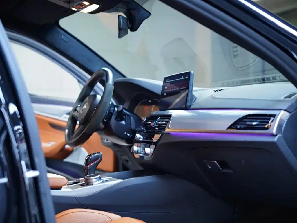 BMW M5 — миниатюра 30