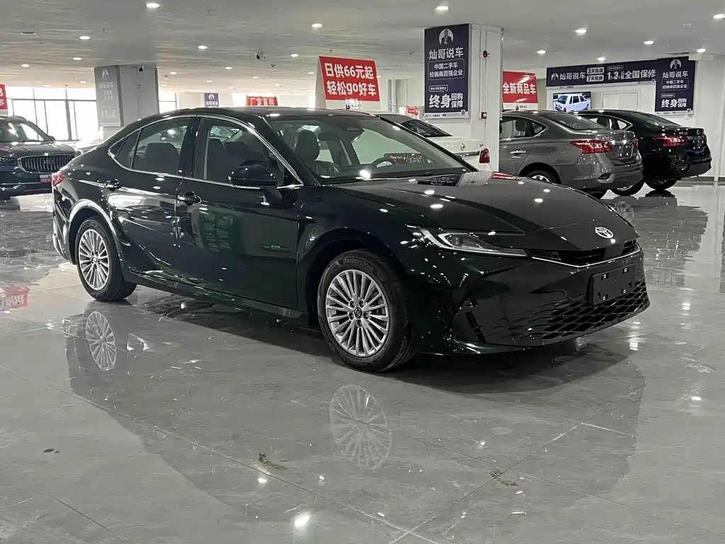 Toyota Camry 2026 2.0HE Elite