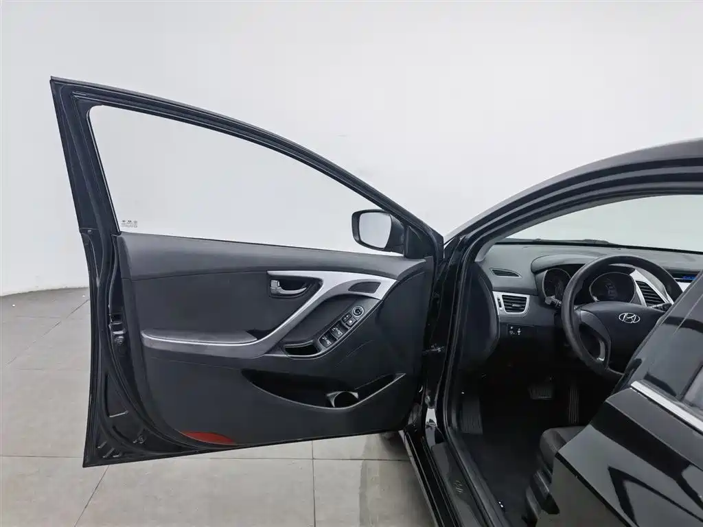 Hyundai Elantra 2016 1.6L AT