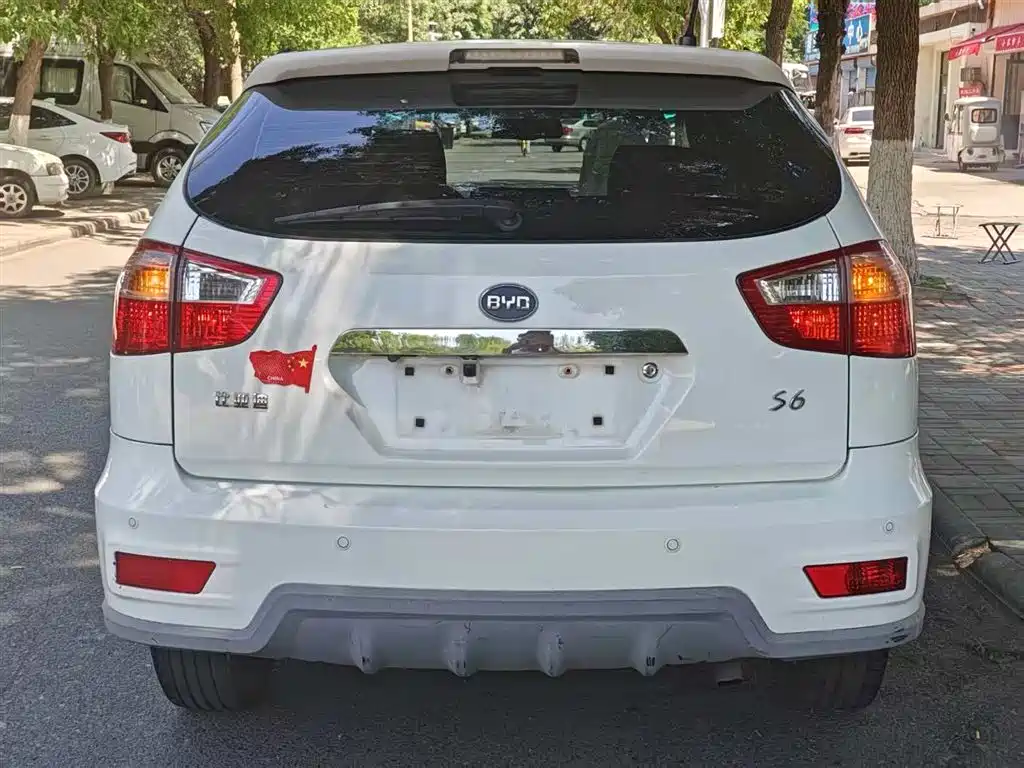 BYD S6 2011 2.4L AT Premium