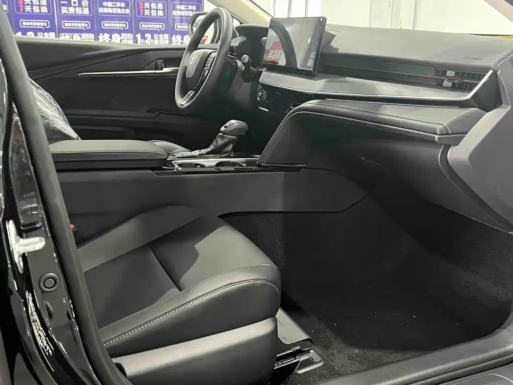 Toyota Camry 2026 2.0HE Elite