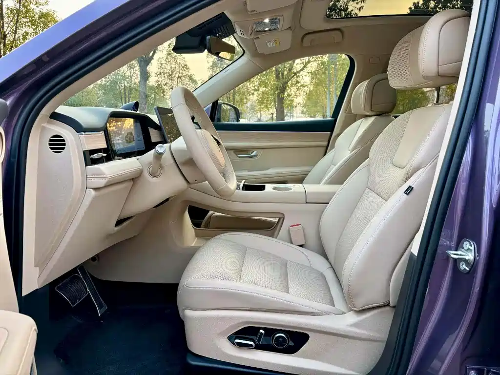 AITO ASK THE WORLD M5