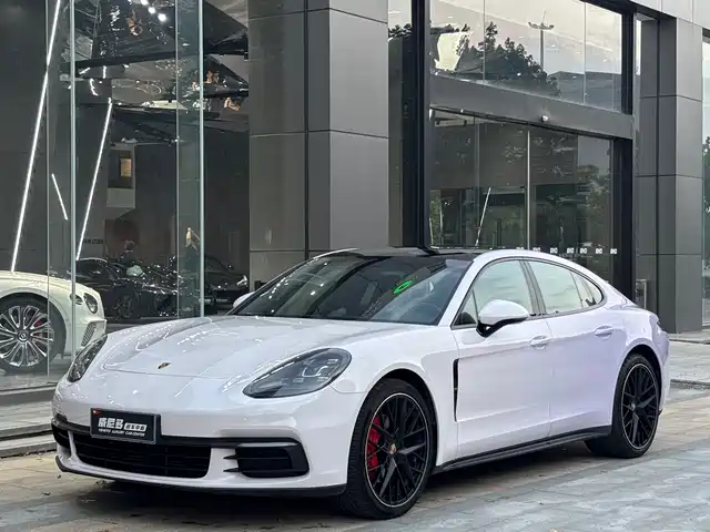 PORSCHE PANAMERA 2017