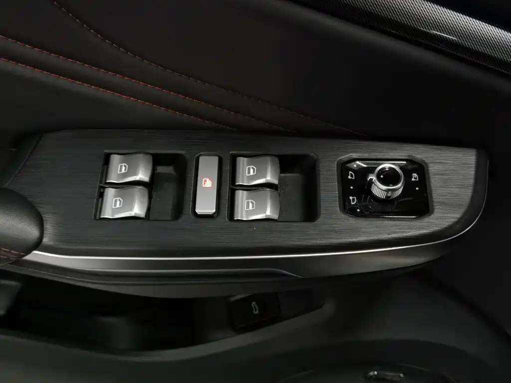 Wey Wey VV5 — миниатюра 9