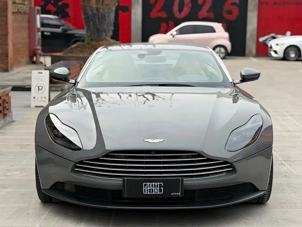 Купить Aston Martin DB11