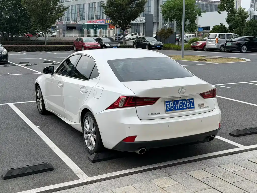 Lexus IS — миниатюра 5