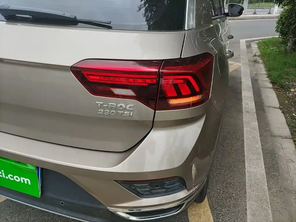 Volkswagen T-Roc 2018 230TSI DSG V