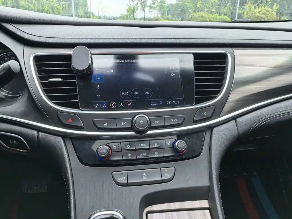 Buick LaCrosse — миниатюра 8