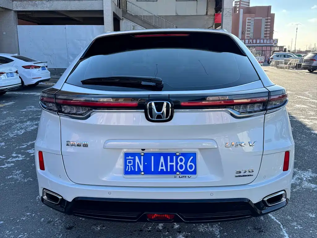 HONDA UR V