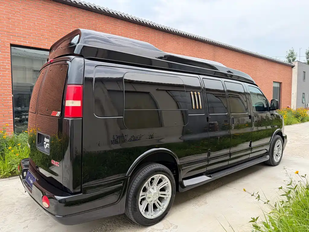 GMC Savana 2011 6.0L 7 мест